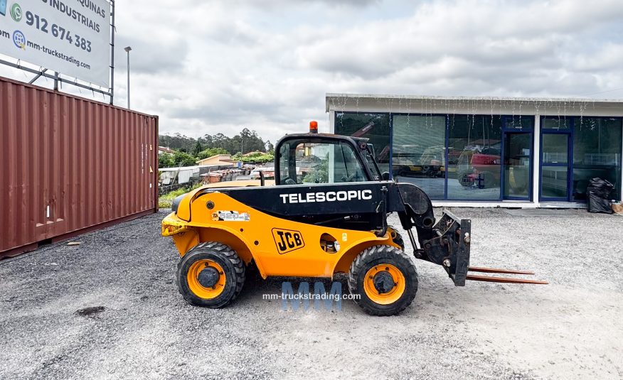 JCB 520 40
